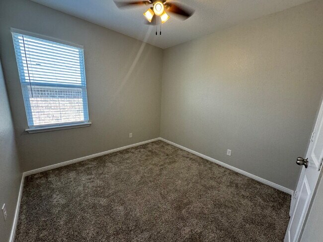Building Photo - 3-bed 2-bath 2-car garage in Magnolia Spri...