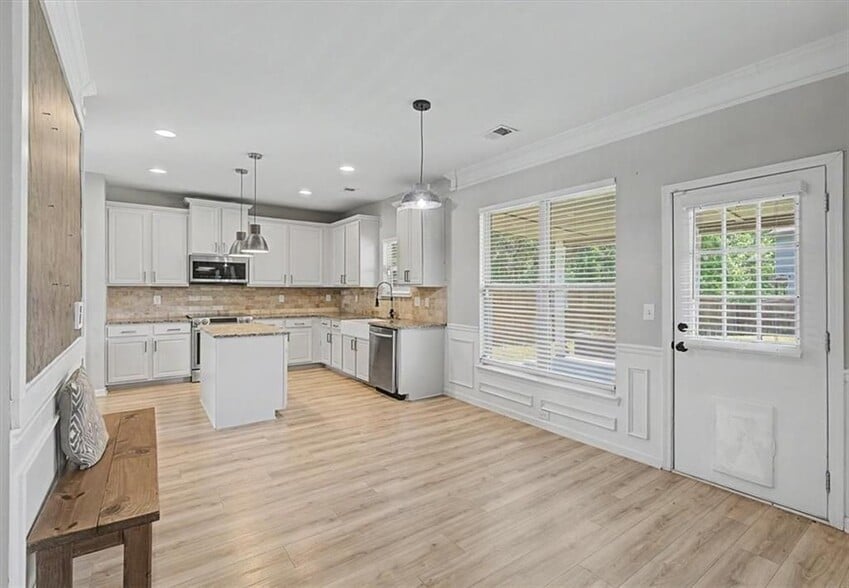 Building Photo - 8757 Danley Dr