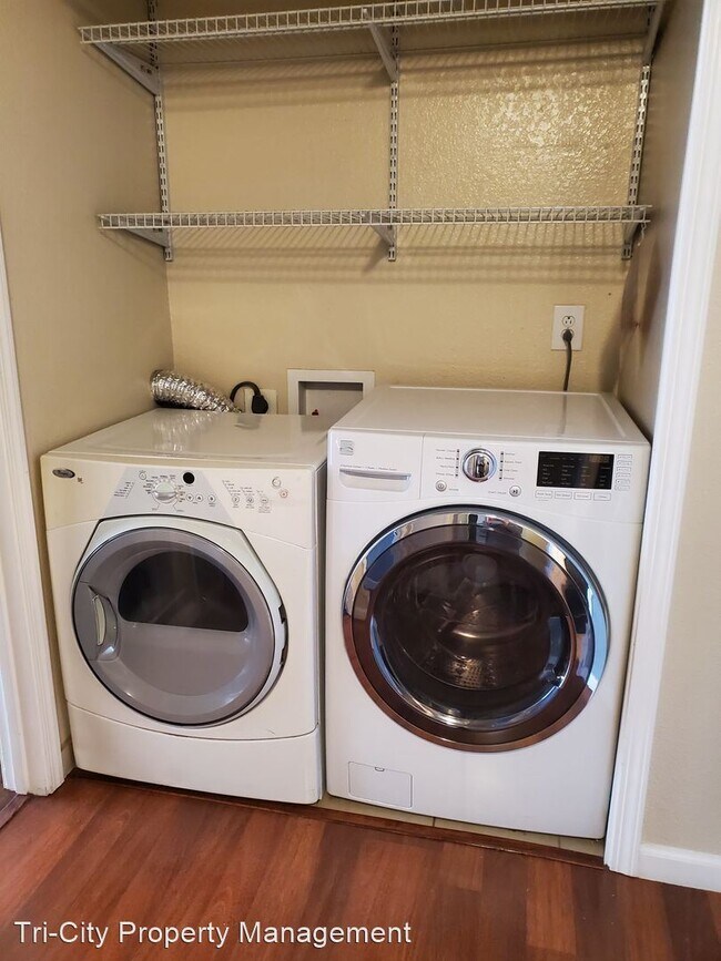 Building Photo - 2 br, 2 bath House - 39887 Cedar Blvd # 152