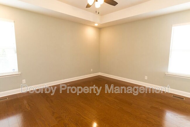 Building Photo - 4436 Oakwood Dr