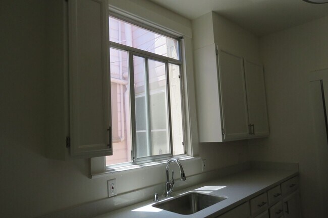 Building Photo - 152A