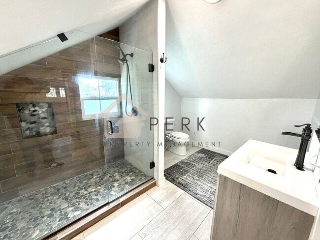 Building Photo - Charming Updated South Tacoma Home with Spacious Bonus Loft and Fenced Yard