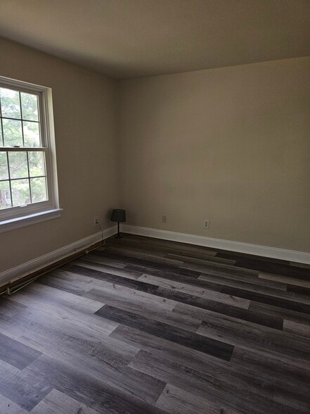 Building Photo - 17 Troy Ln