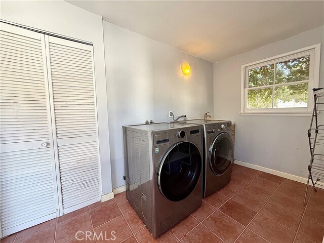 Building Photo - 22346 Burbank Blvd