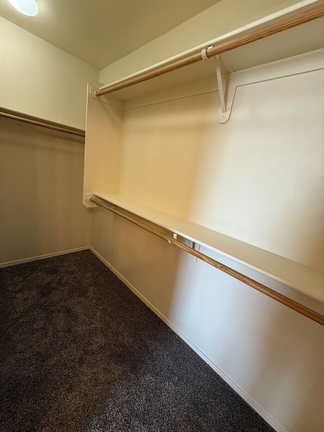Building Photo - House For Rent
