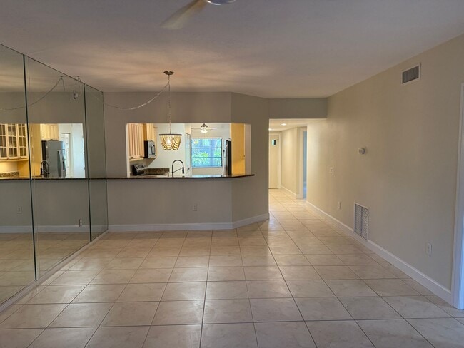 Building Photo - Lake Arrowhead 2 bedroom / 2 bath Condo