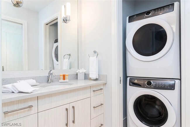 Building Photo - 101 8th St S