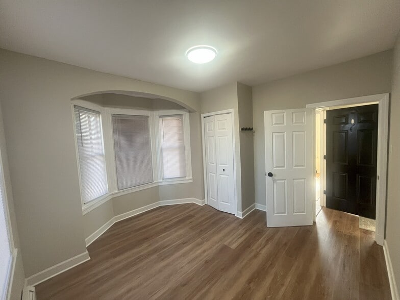 Building Photo - 21 Elliott St