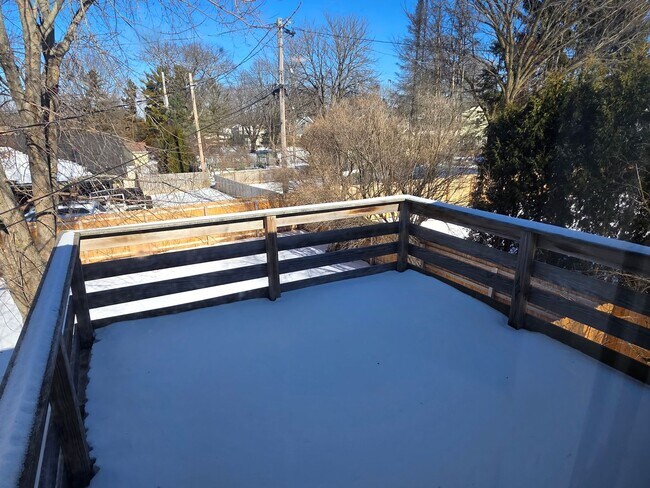 Building Photo - Updated 3-Bedroom Single- Family Home in Fox Point