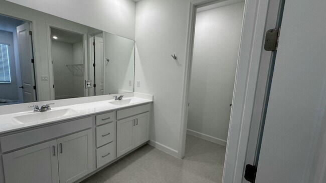 Building Photo - 3479 Cedar Grv Dr