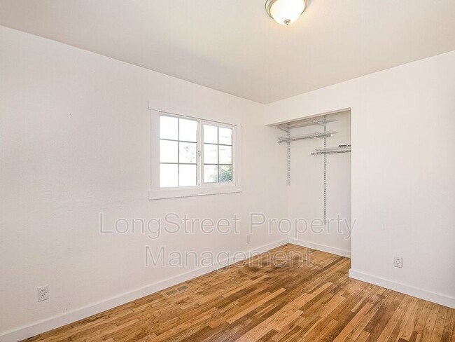 Building Photo - 1066 NE Madrona St