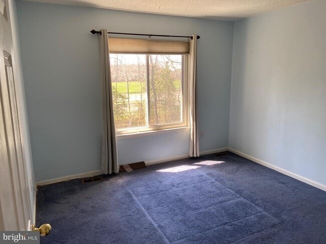 Building Photo - 1215 Chanticleer