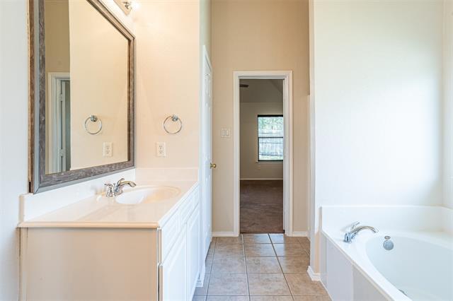 Building Photo - 302 Howard Way Dr