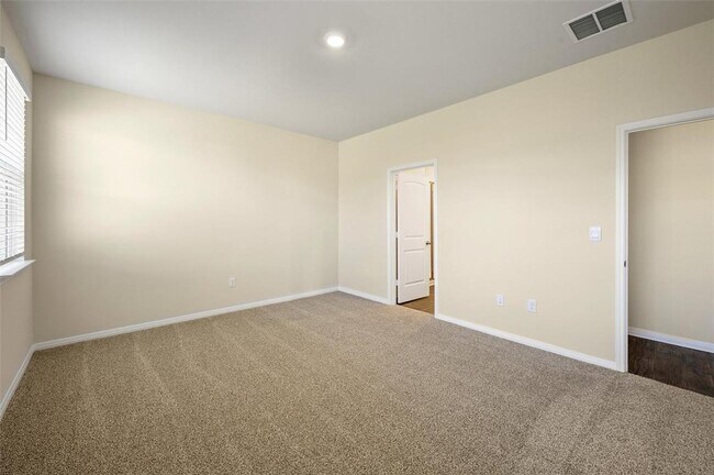 Building Photo - 224 Kickapoo Ln