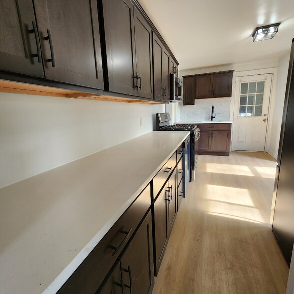 Building Photo - 25 Kemp Ave