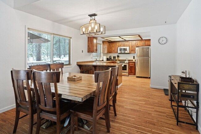 Building Photo - 5 Sandhill Ln