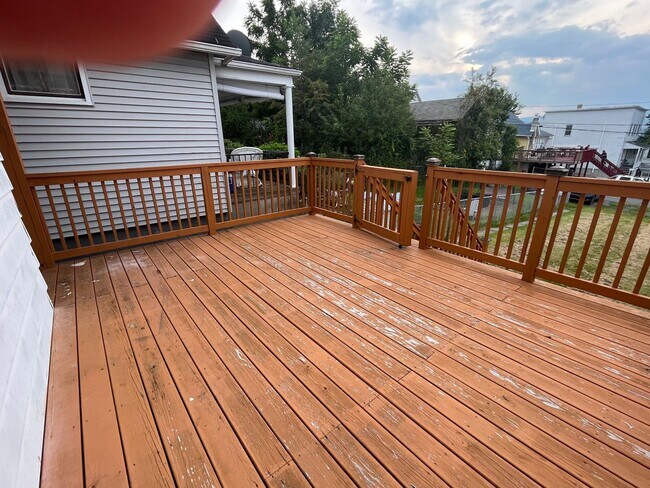 Building Photo - 2 Bedroom Single Family Home, Amazing views from deck, spacious backyard, pet friendly