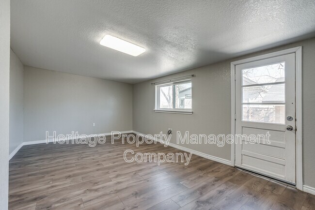 Building Photo - 479 S Sycamore Ave