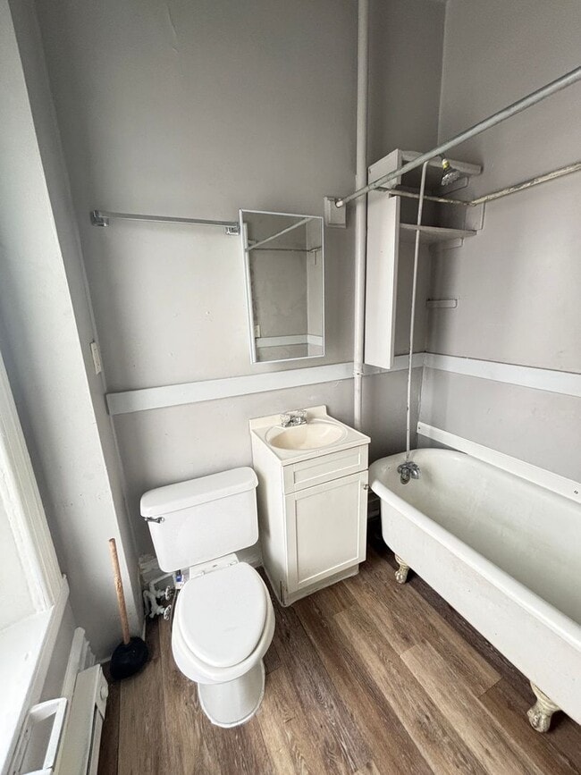 Building Photo - 620 W Chew St