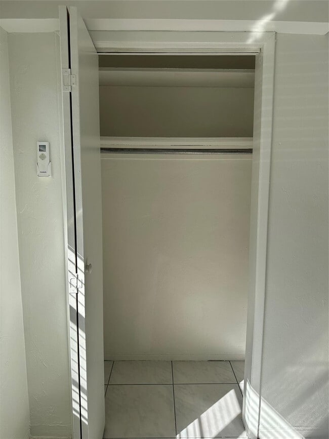 Building Photo - 1101 NE 17th Way