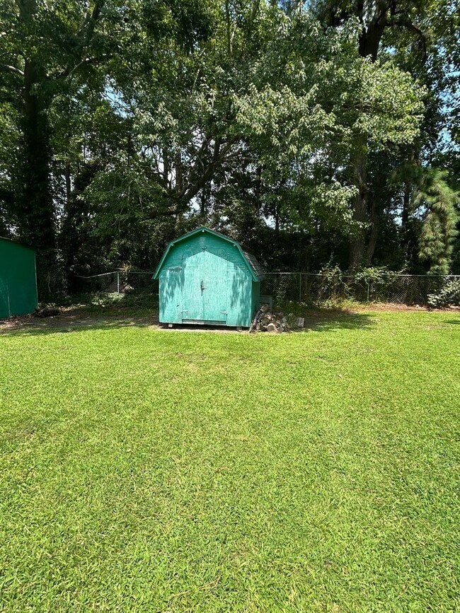 Building Photo - Ranch Style Home in Prime Location