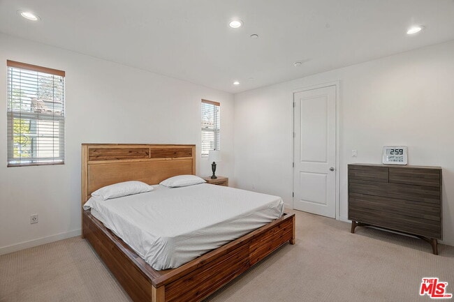 Building Photo - 10833 Tabor St