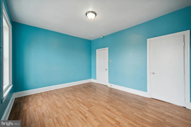 Building Photo - 2014 W Oxford St