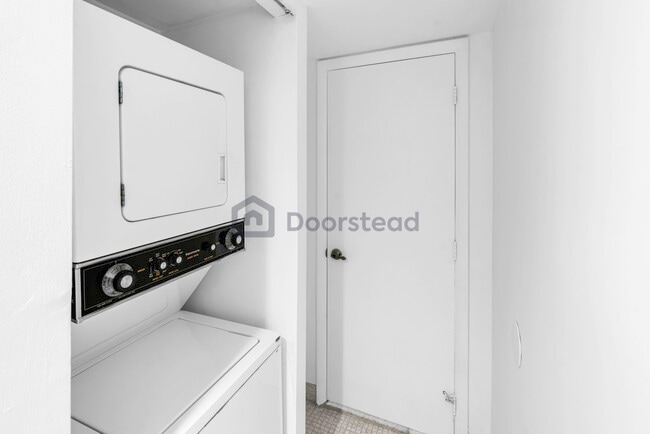 Building Photo - 4172 Inverrary Dr