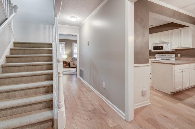 Building Photo - 1080 Woodbridge Hollow NE