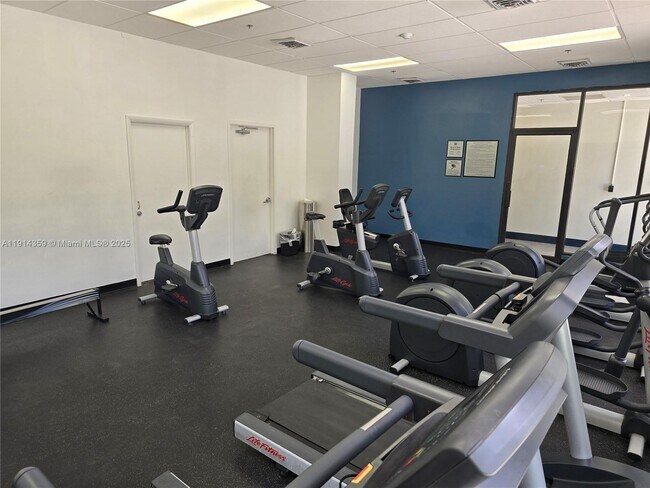 Building Photo - 100 Bayview Dr