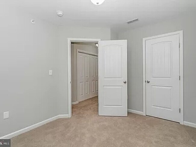 Building Photo - 3 Bedroom Townhome in Hanover