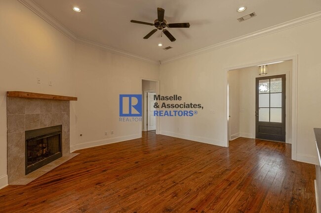 Building Photo - Beautiful 4 bedroom, 2 bathroom house in B...