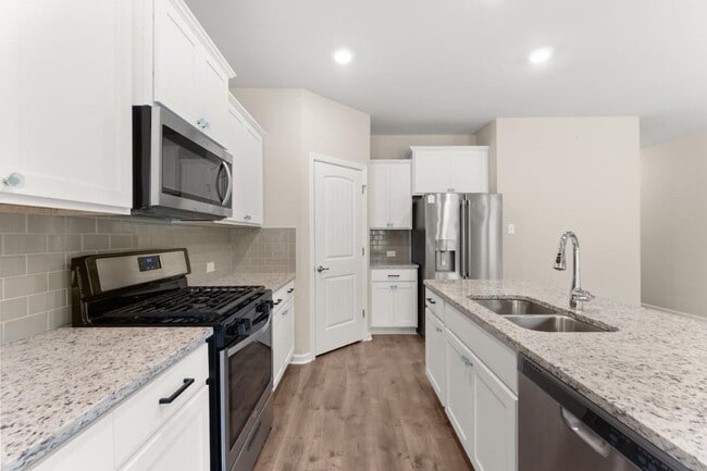 Building Photo - 1647 Reserve Dr