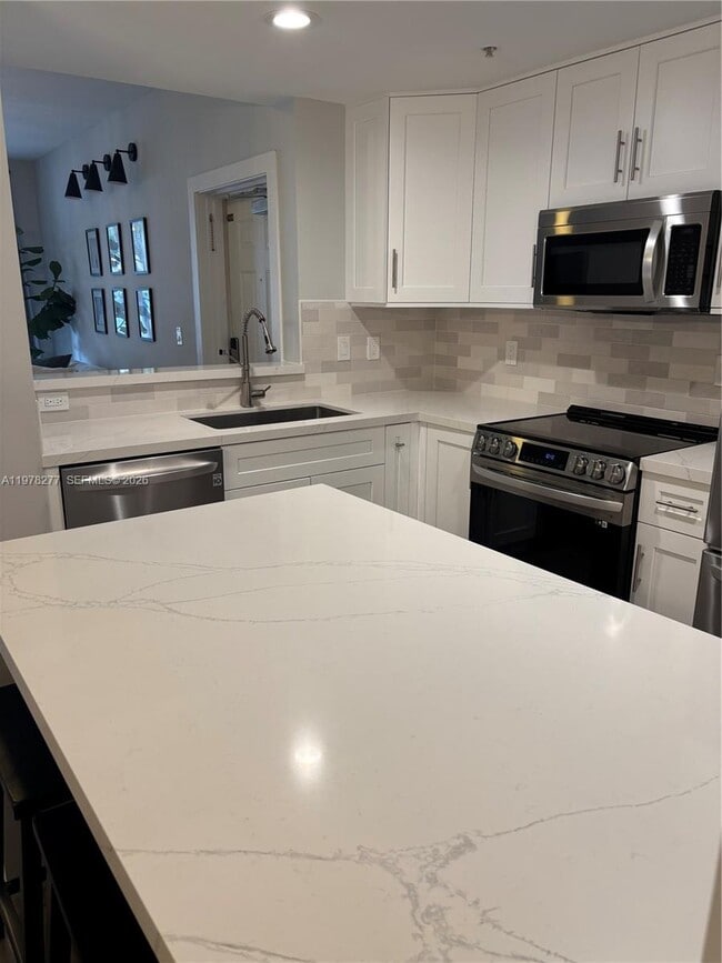 Building Photo - 6700 NW 114th Ave