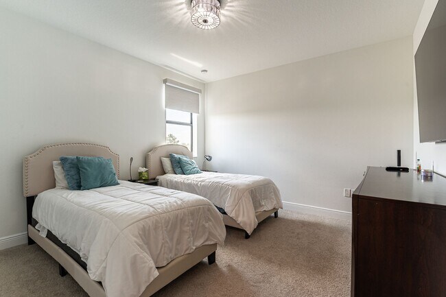 Building Photo - **25% OFF FIRST MONTHS RENT IF YOU OCCUPY ...