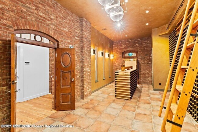 Building Photo - 18 Sheraton Ln