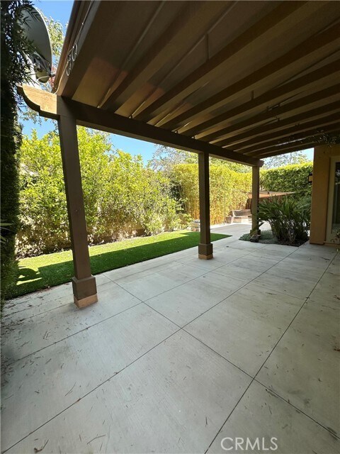 Building Photo - 53 Triana