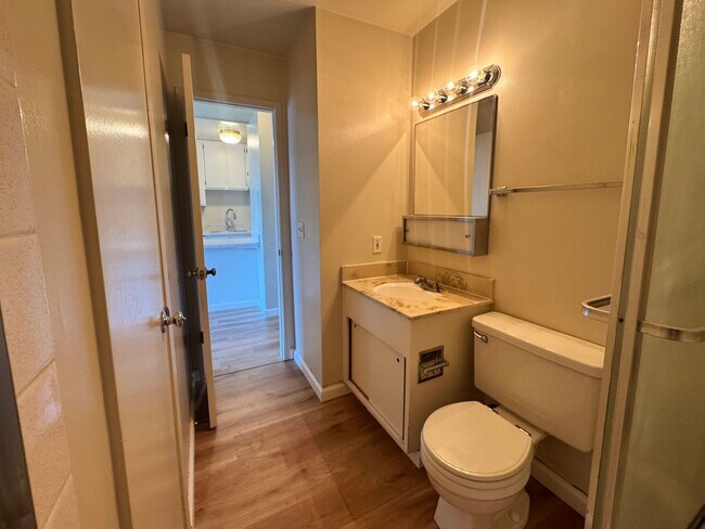 Building Photo - $500 MOVE IN SPECIAL!!! Studio Condo Available at Watergate Complex in Emeryville!
