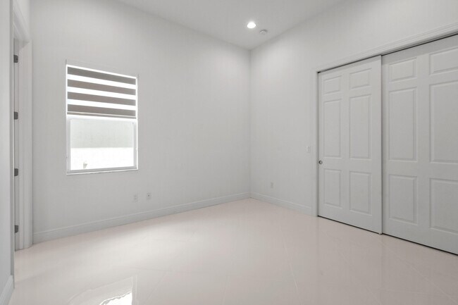 Building Photo - 9019 SW Terzi Wy