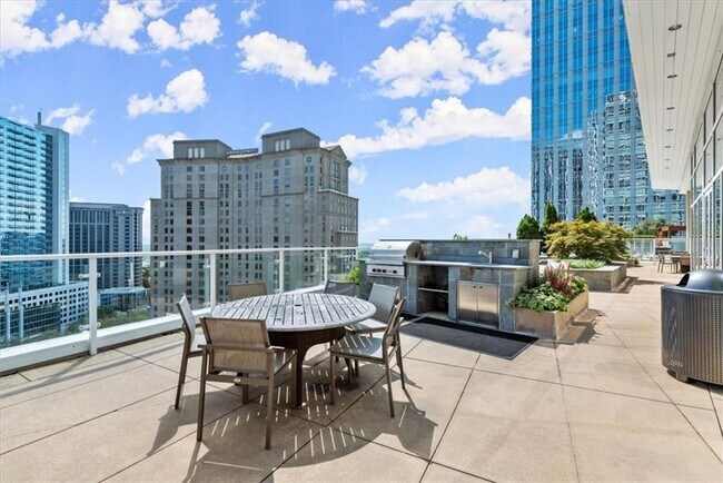 Building Photo - 10 Terminus Luxury 2 Bedroom Condo in Heart of Buckhead