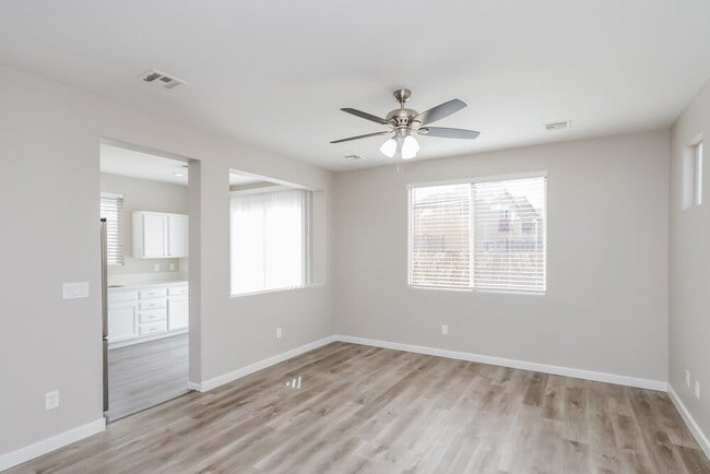 Building Photo - 485 Blue Juniper Ln