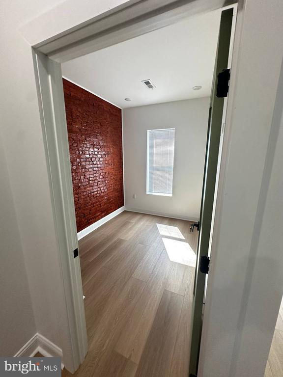 Building Photo - 1229 W Somerset St