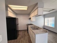 Building Photo - 2254 S Riverside Dr