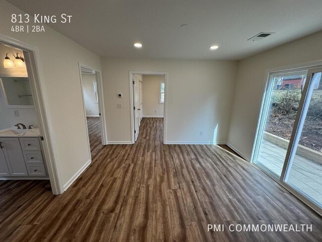 Building Photo - 4 Bed / 2 Bath Single Family (Available 6/...