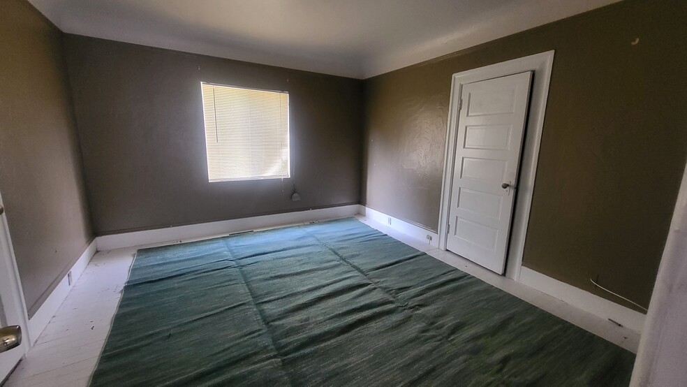 Bedroom 1 - 5701 Genoa St