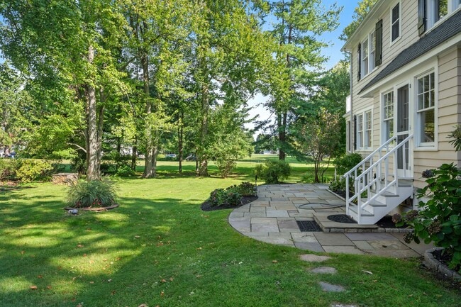 Building Photo - 55 Loughlin Ave