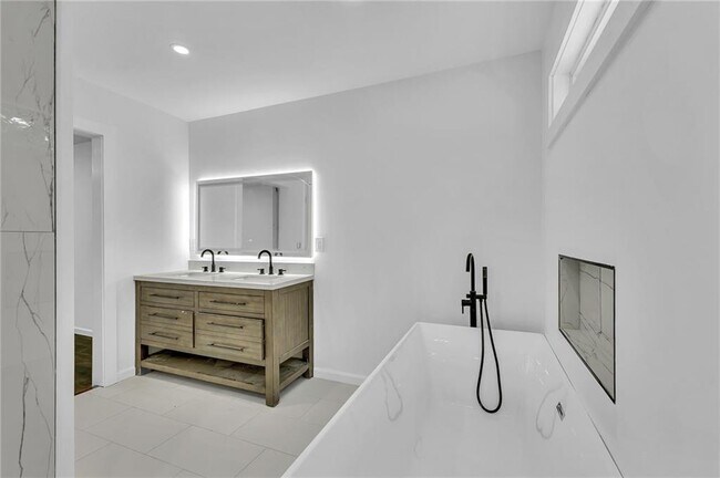 Building Photo - 388 Sargent Dr SE