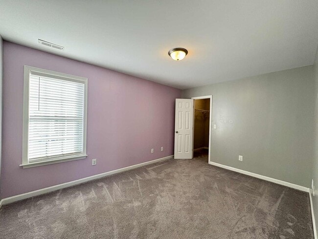 Building Photo - Move-In Ready 2 Bedroom, One Story Home – ...