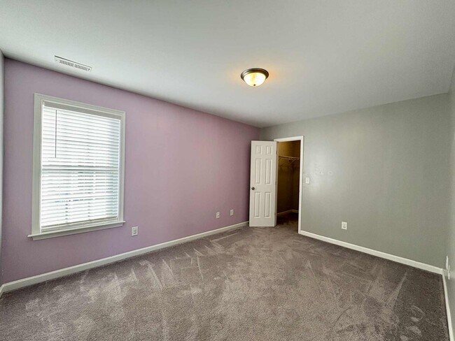 Building Photo - Move-In Ready 2 Bedroom, One Story Home – Convenience Meets Comfort!