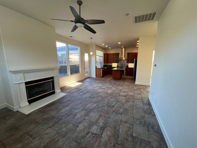 Building Photo - West Davis Four Bedroom Two Story Home ava...